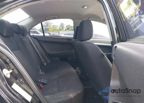 2014 Mitsubishi Lancer Es/Es Sport z USA, uszkodzony, nr VIN JA32U2FU1EU012868